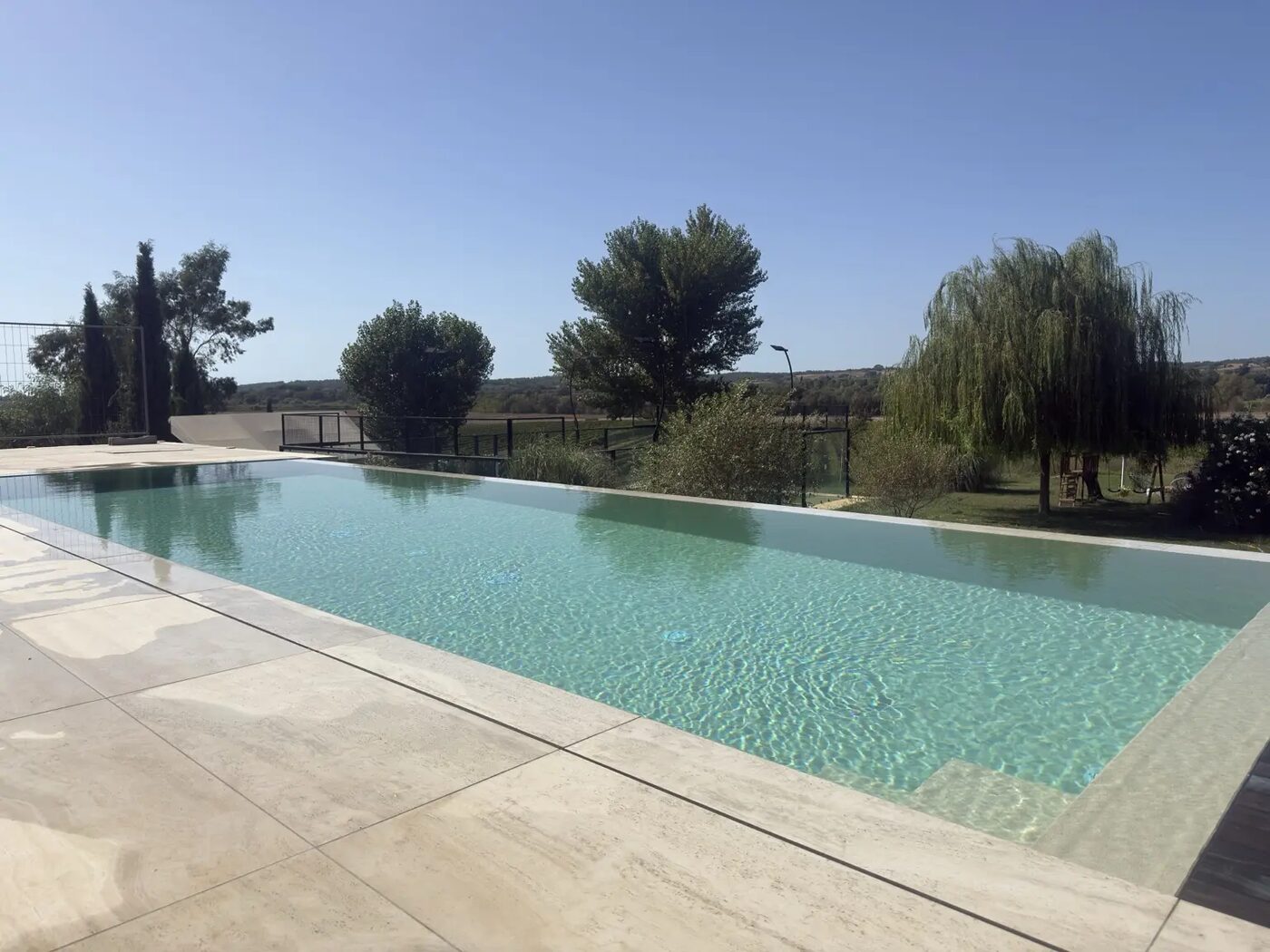 Piscina panoramica di Tenuta Comitas